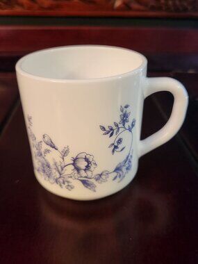 Arcopal France Glenwood Vintage Coffee/Teacup Milk Glass Blue Floral Vine
